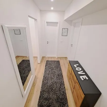 Andrea Apartment *