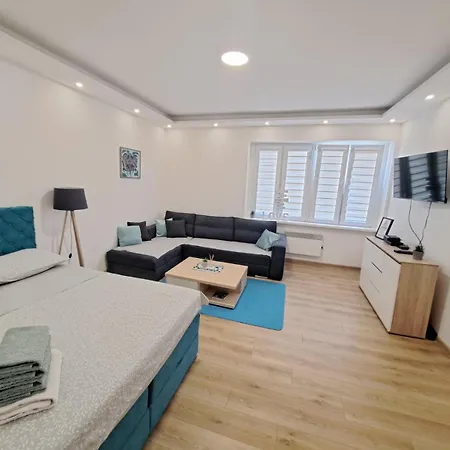 Andrea Apartment *